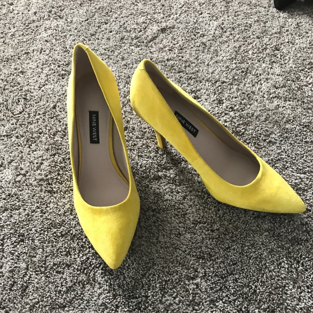 Nine West heels yellow new never worn